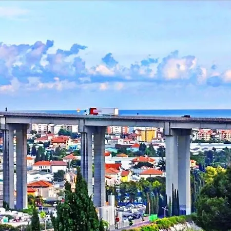 Daire Apartmento Olga Camporosso (Liguria)